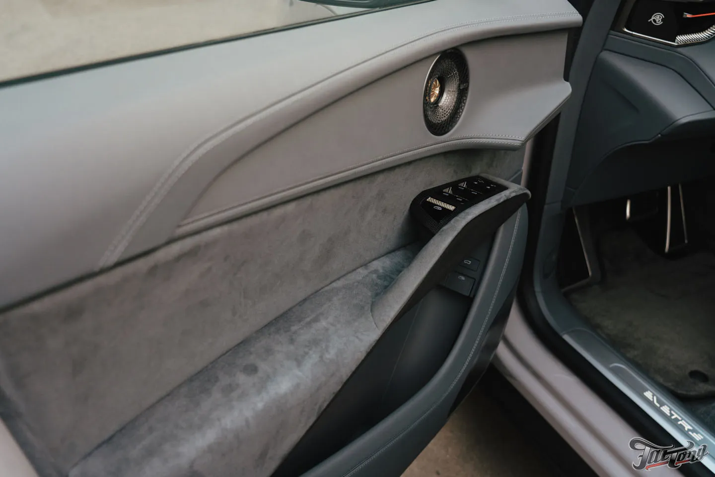 Обзор нового электрокроссовера Lotus Eletre R+, окрас бамперов и оклейка полиуретаном